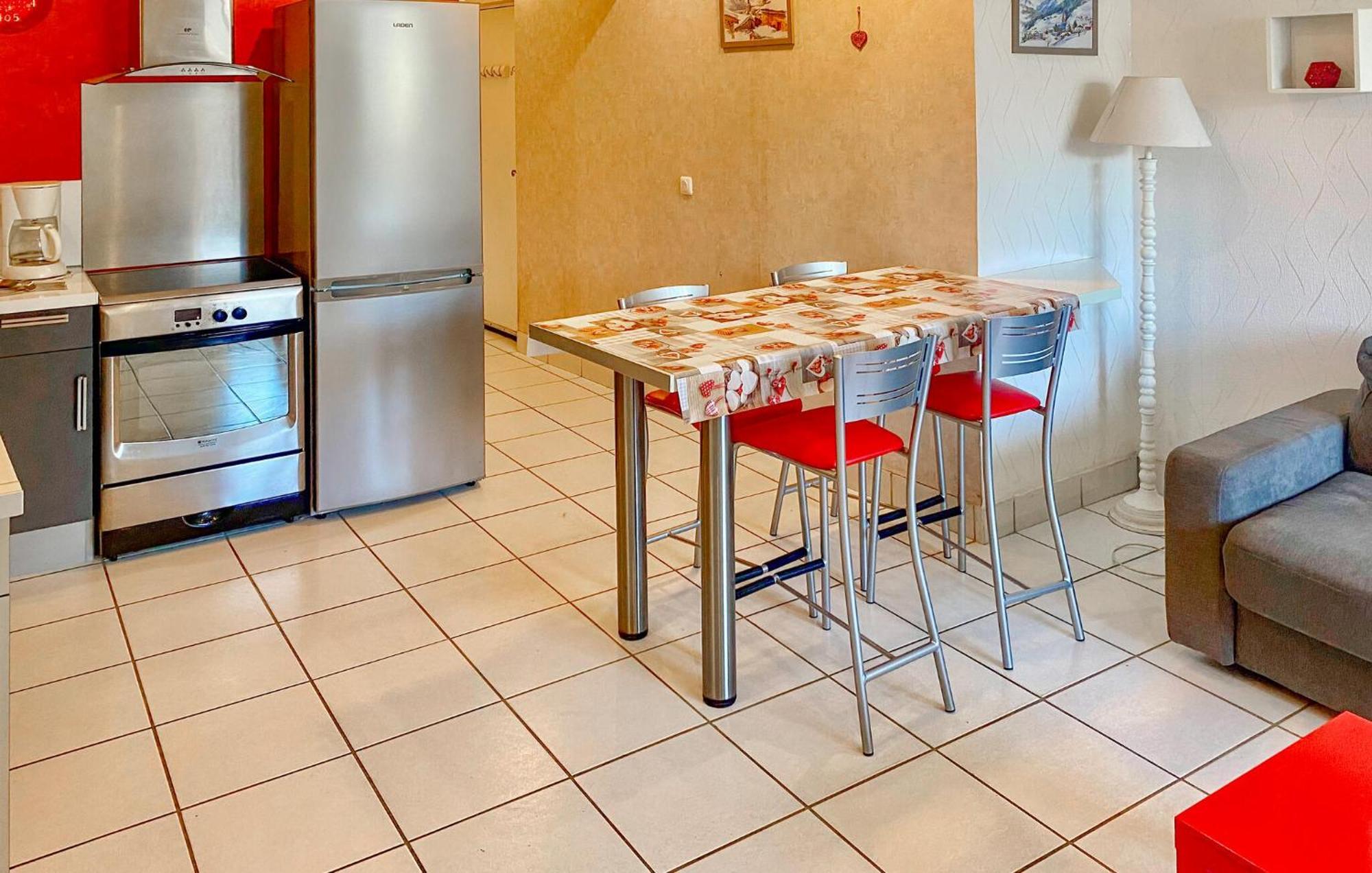Beautiful Apartment In La Bourboule With Kitchen Льо Мон-Дор Екстериор снимка
